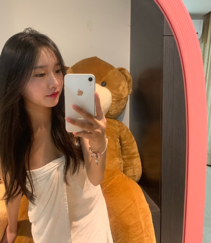 刚兼职三点粉嫩的妹子 B紧 水多