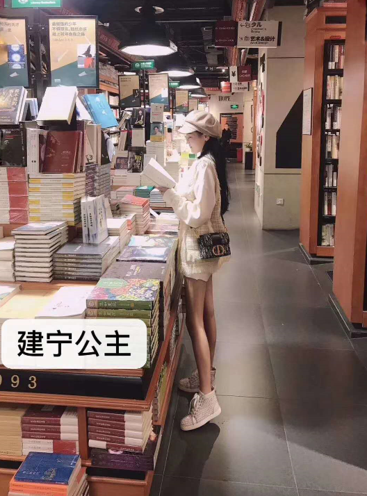 双飞姐妹花，配合都不错